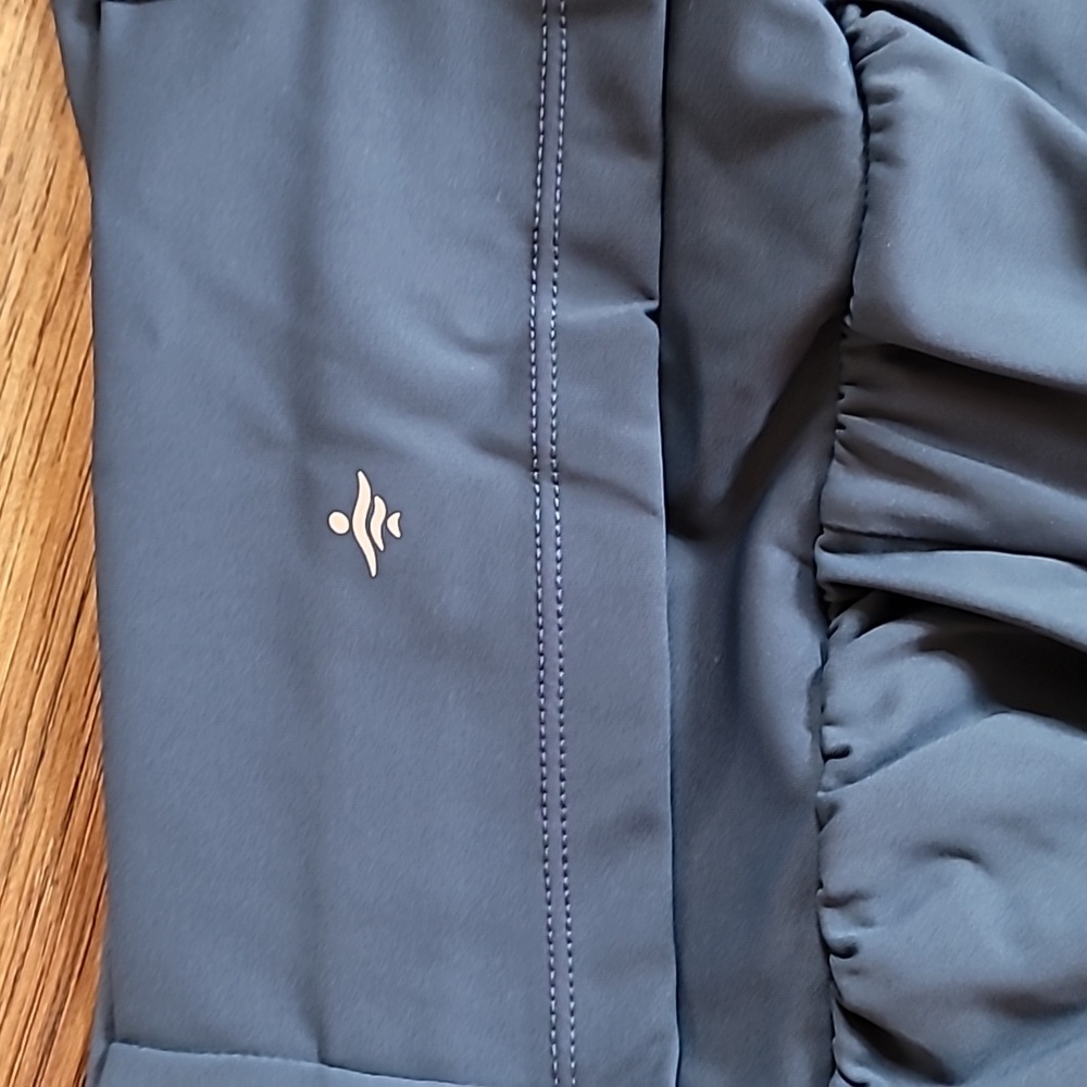 Halara Softlyzero Airy High-Waisted Shorts, Size L, Navy, Pockets, Soft, Cool - Picture 6 of 6